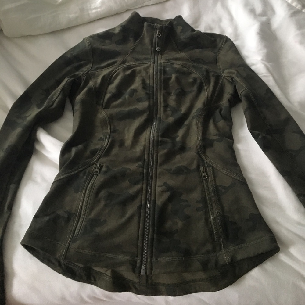 Lululemon camo define jacket size 6